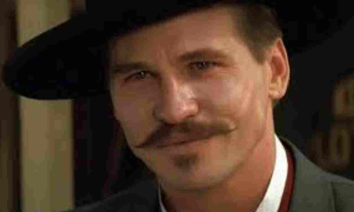 A carreira de Val Kilmer é um retrato fiel do que significa ser um ator versátil