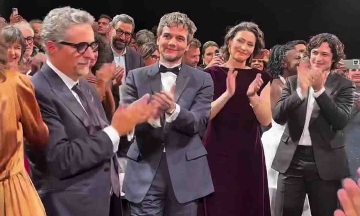 Wagner Moura, Kleber Mendonça Filho e elenco de O Agente Secreto recebem apalusos em Cannes